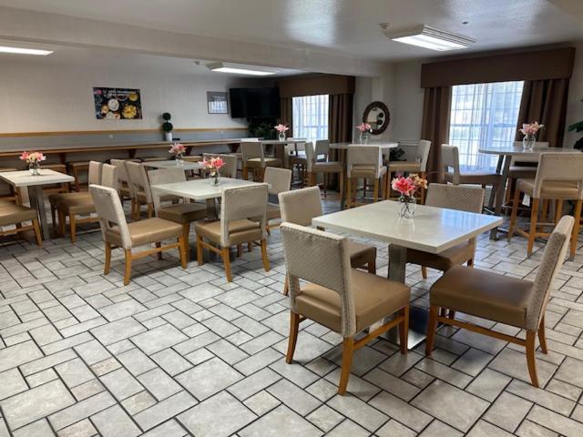 Red Lion Inn & Suites Оберн Екстер'єр фото
