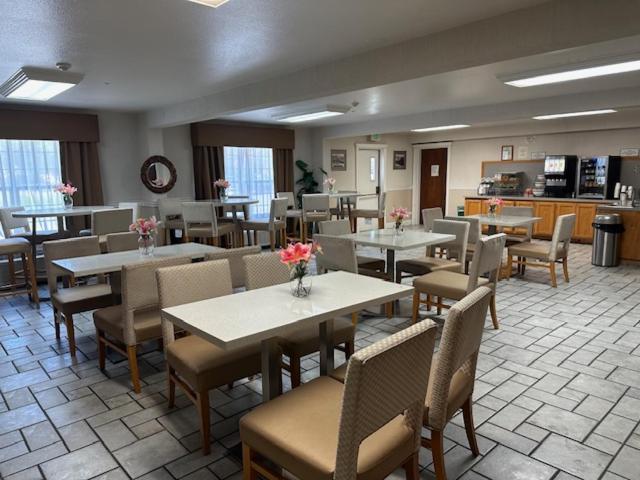 Red Lion Inn & Suites Оберн Екстер'єр фото