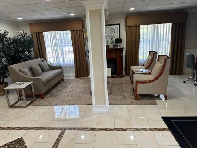 Red Lion Inn & Suites Оберн Екстер'єр фото